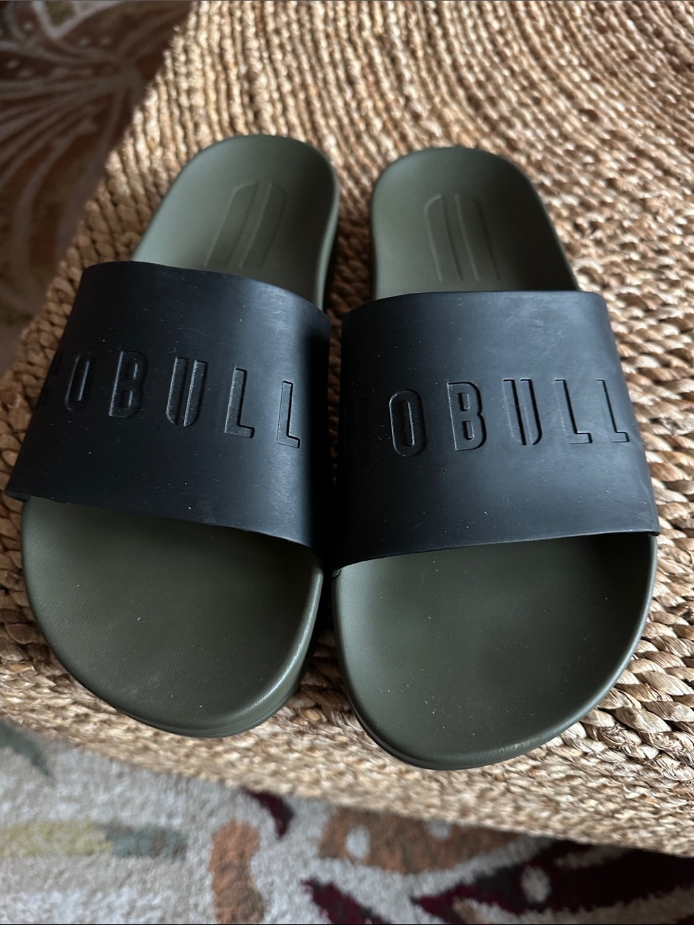 No Bull men’s size 10 green black slides